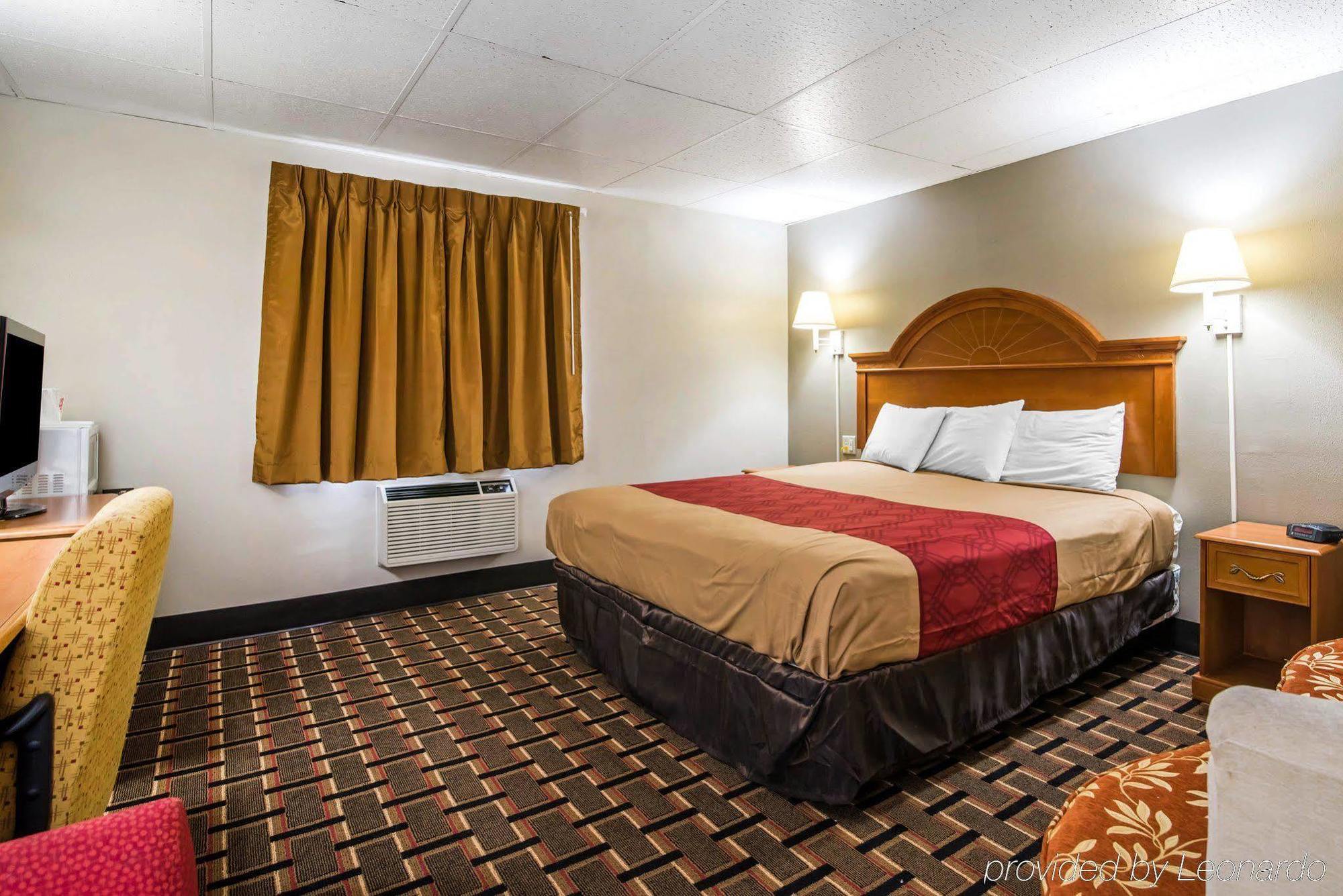 Econo Lodge New Paltz Exterior photo