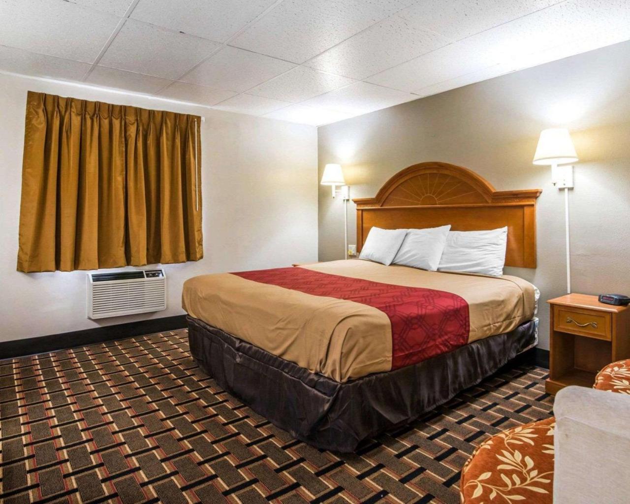 Econo Lodge New Paltz Exterior photo